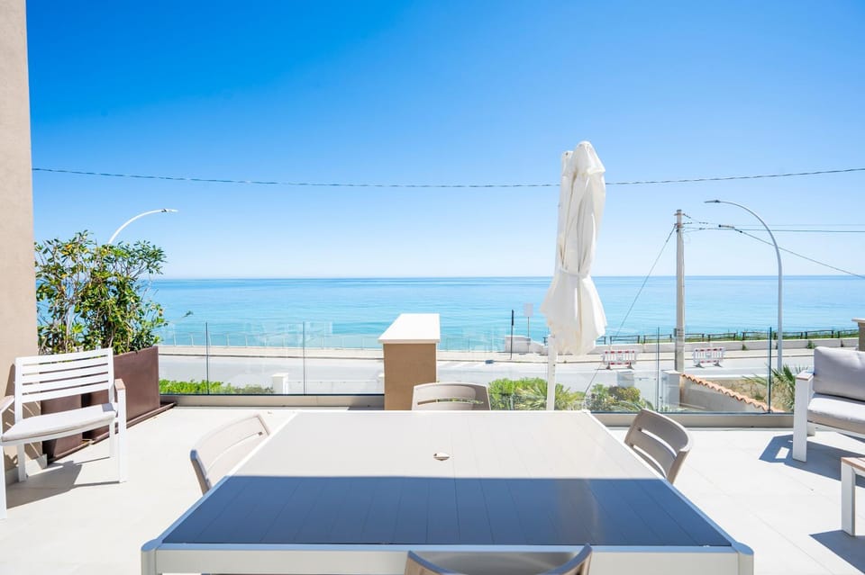 Property building, Patio, Natural landscape, View (from property/room), Balcony/Terrace, Dining area, Beach, Sea view, sunbed