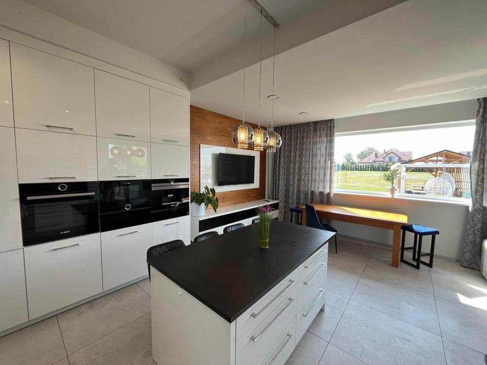 TV and multimedia, Kitchen or kitchenette, Dining area, Evening entertainment