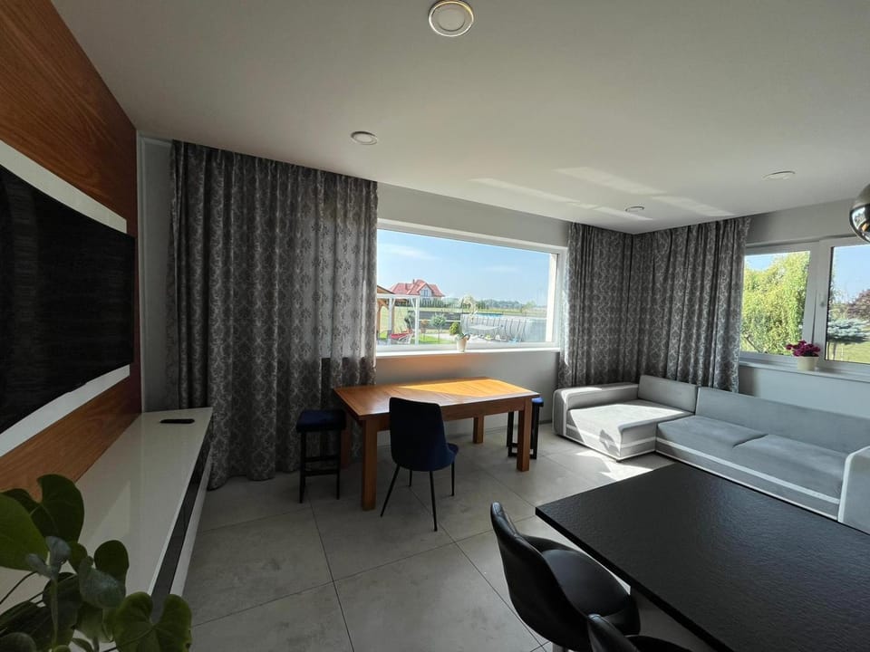Bed, Living room, Seating area, Dining area, Bedroom