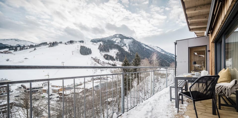 View (from property/room), Balcony/Terrace, Mountain view, Mountain view