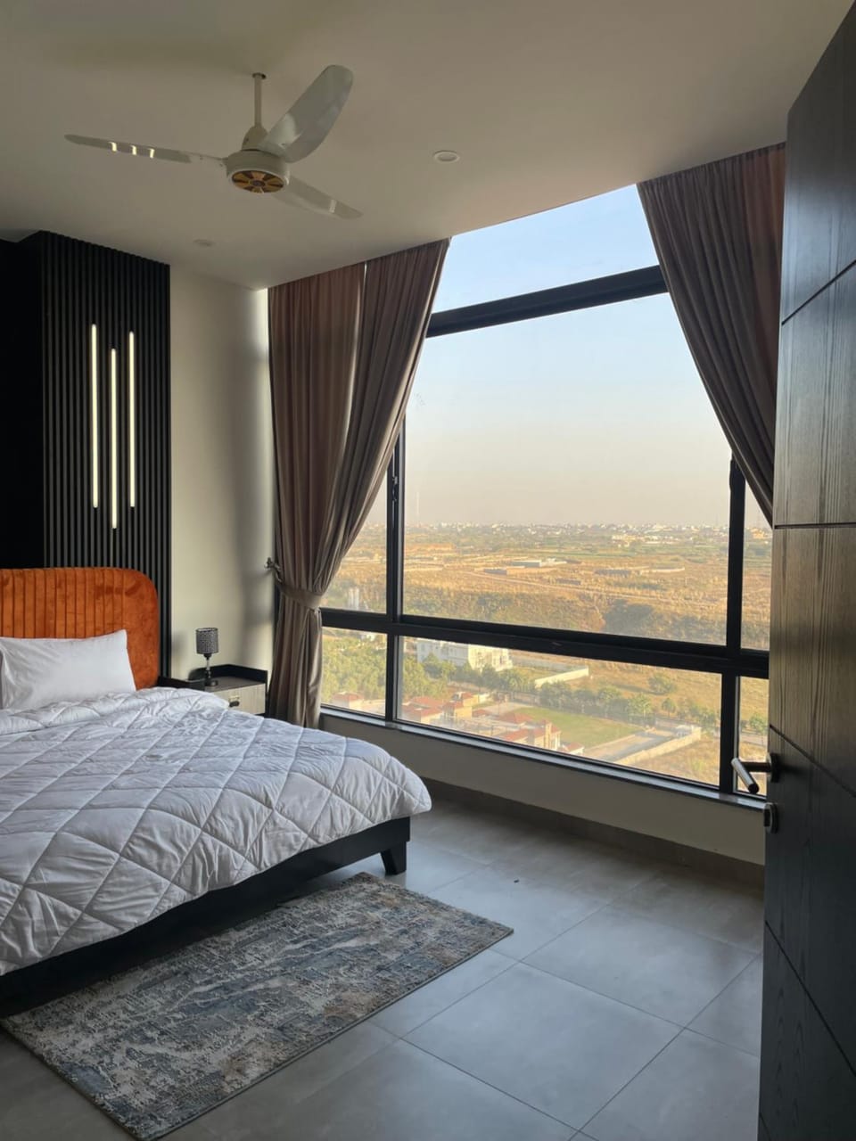 Bed, Natural landscape, Photo of the whole room, Bedroom, fireplace