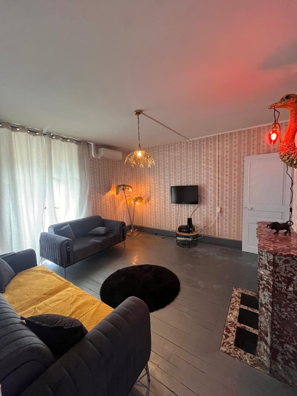 Appartement 3 chambres premier étage à 5 mn du Lac de la MADINE et Chambley Apartment in Grand Est