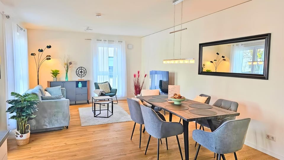 Communal lounge/ TV room, Living room, Seating area, Dining area