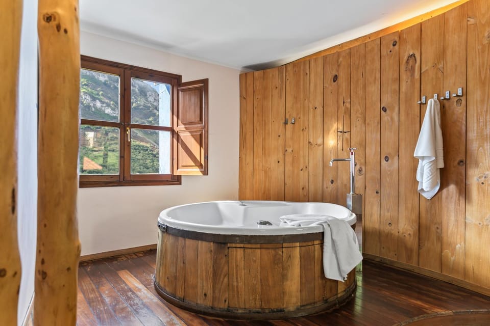 Bathroom, Living room