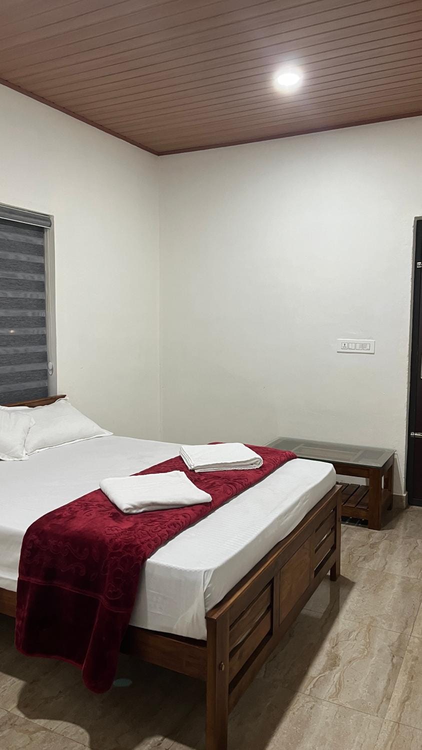 Mountain View room Paithalvillage Vacation rental in Kerala