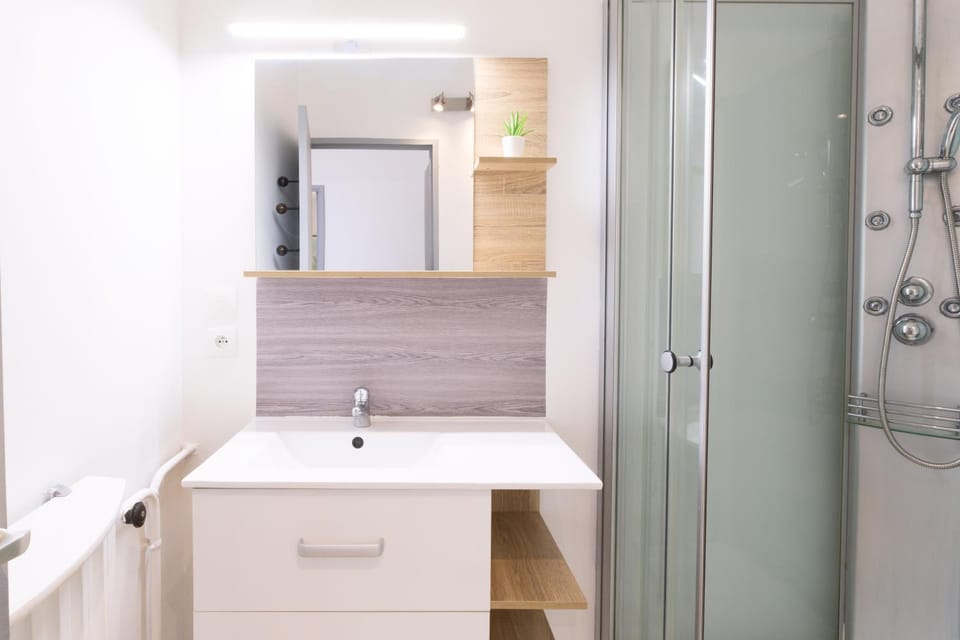 Shower, Bathroom