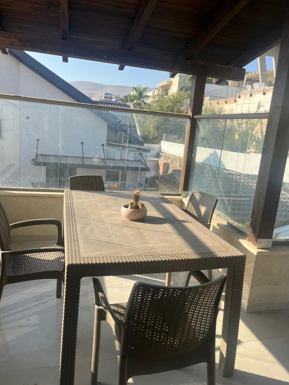 Natural landscape, Balcony/Terrace, Seating area, Dining area