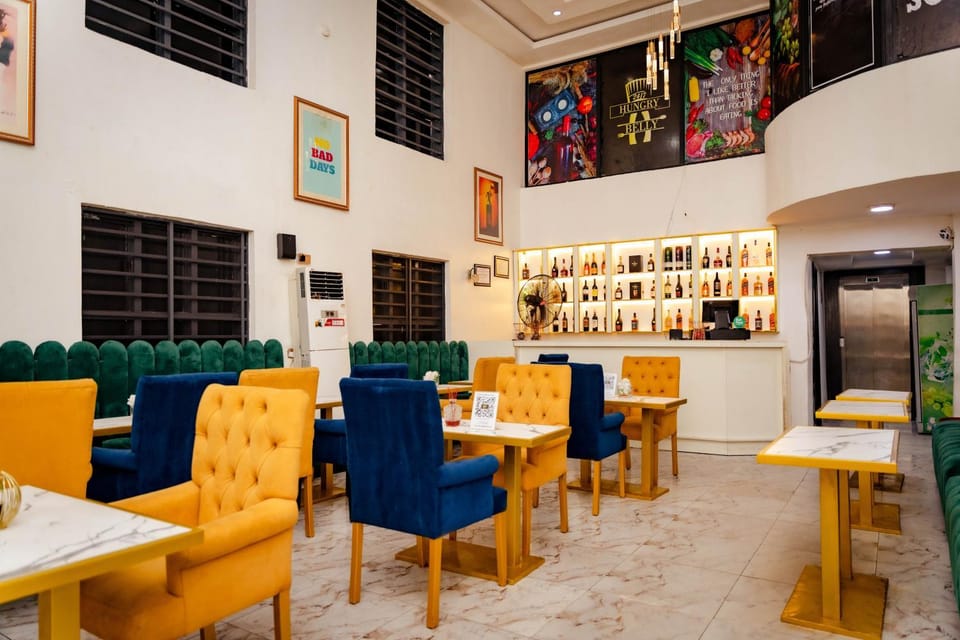 Standard Luxury Room - Sleeps2 - Pool - PetAllowed House in Lagos, Nigeria