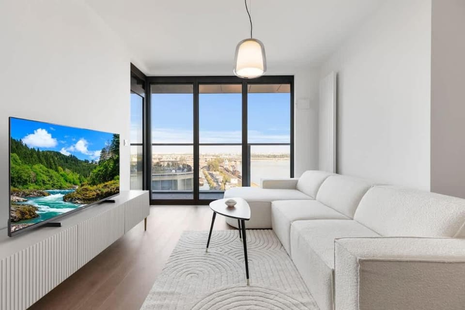 TV and multimedia, Living room, Seating area, Evening entertainment