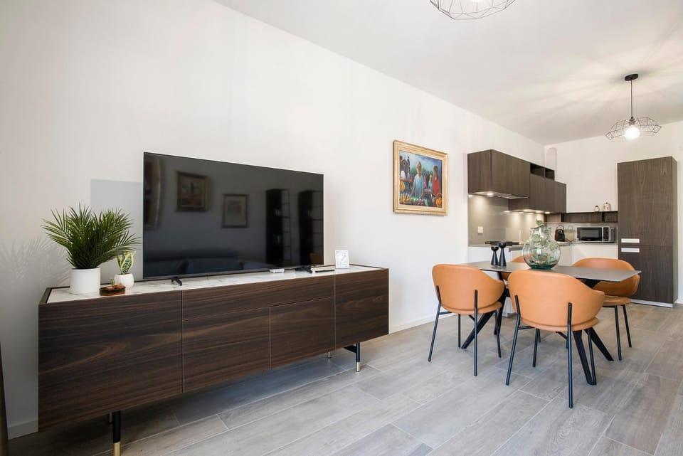TV and multimedia, Living room, Dining area, heating, air conditioner