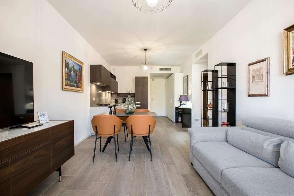Living room, Seating area, Dining area, heating, air conditioner