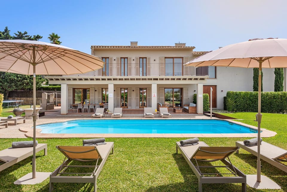 Property building, Patio, Spring, Day, Garden, Garden view, Pool view, Swimming pool, sunbed