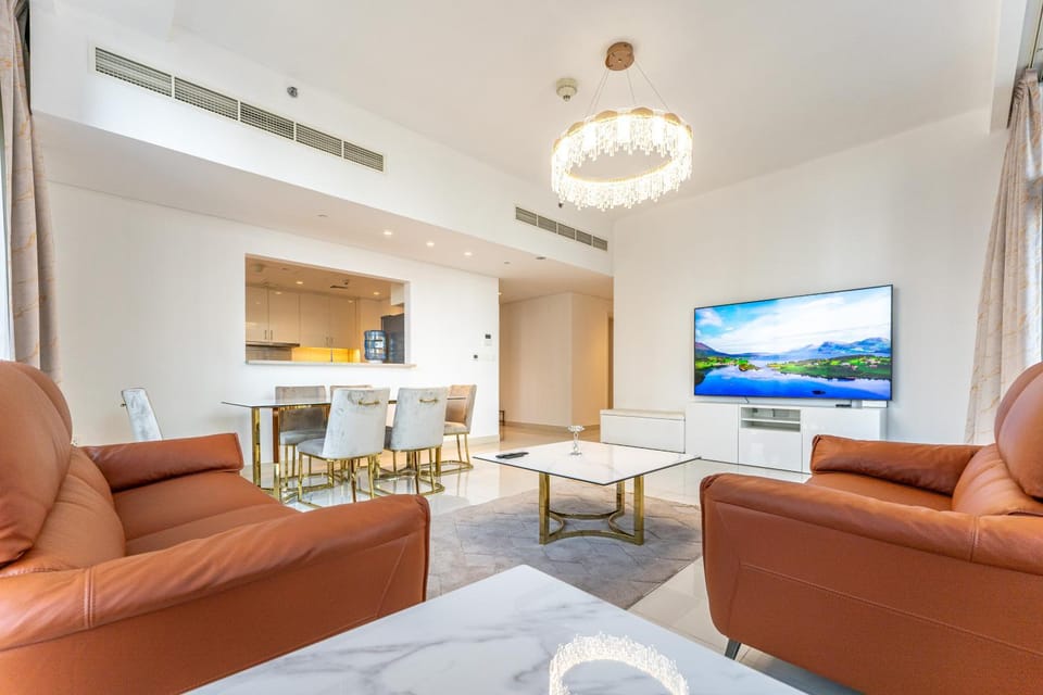 TV and multimedia, Kitchen or kitchenette, Living room, Seating area, Dining area