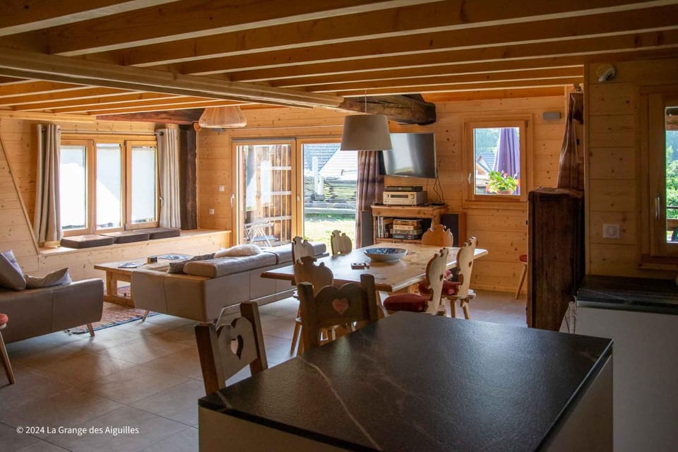 TV and multimedia, Living room, Dining area
