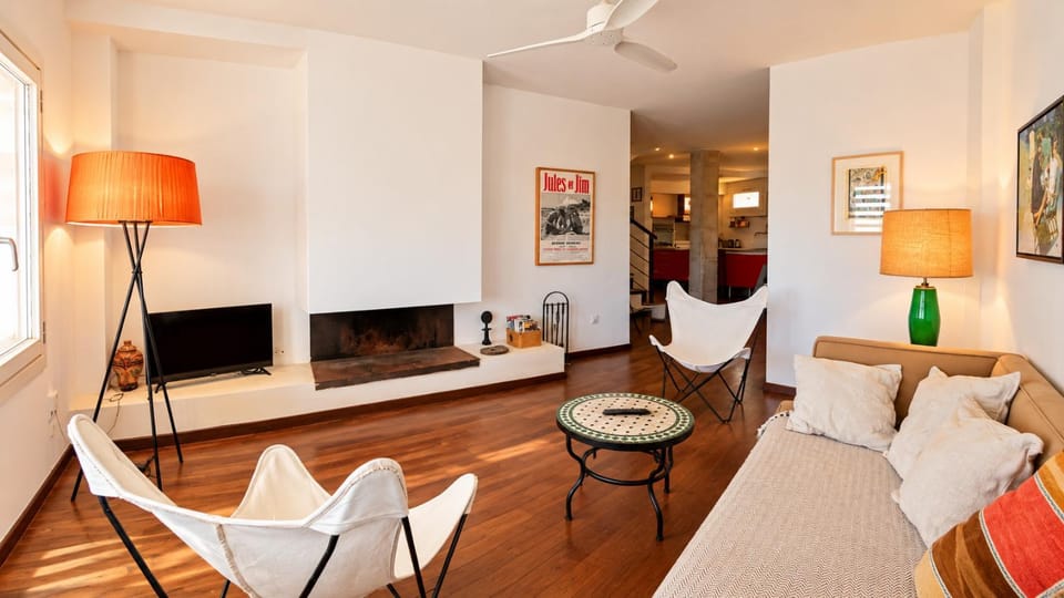 Living room, fireplace