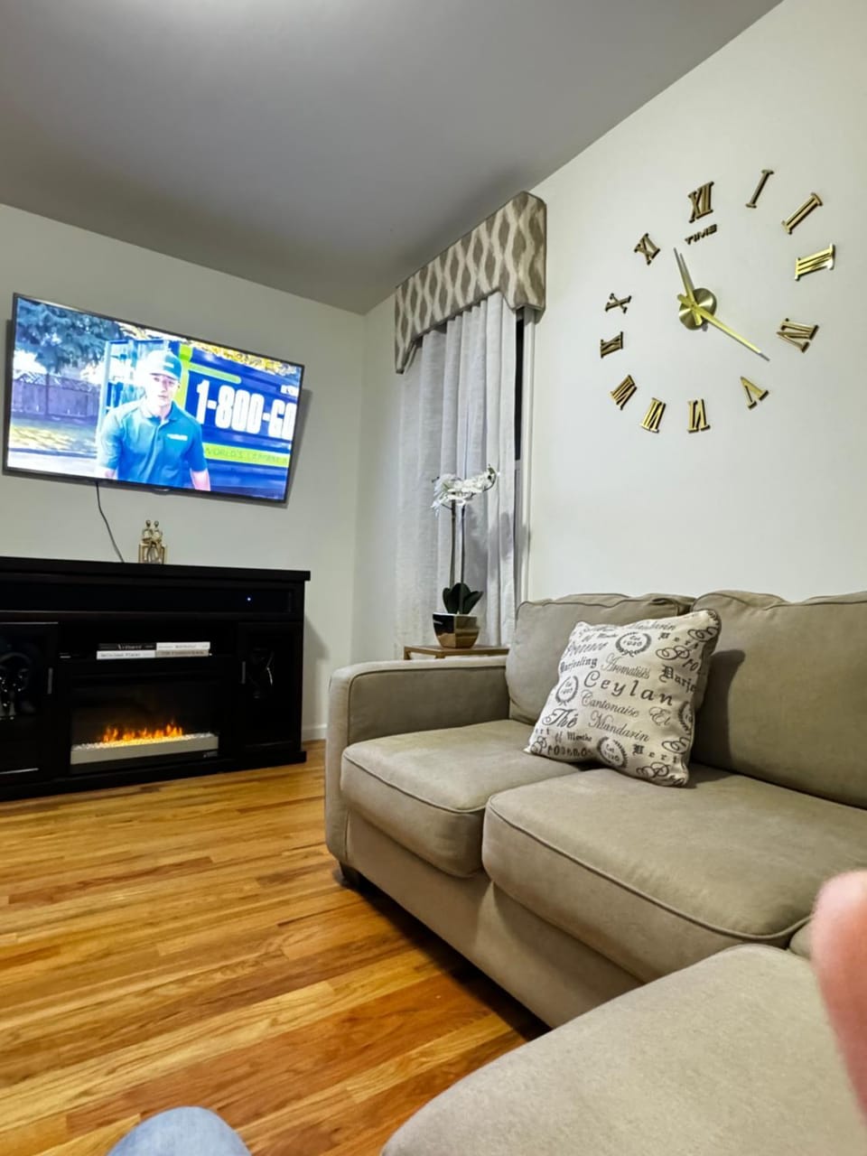 TV and multimedia, Living room, Evening entertainment
