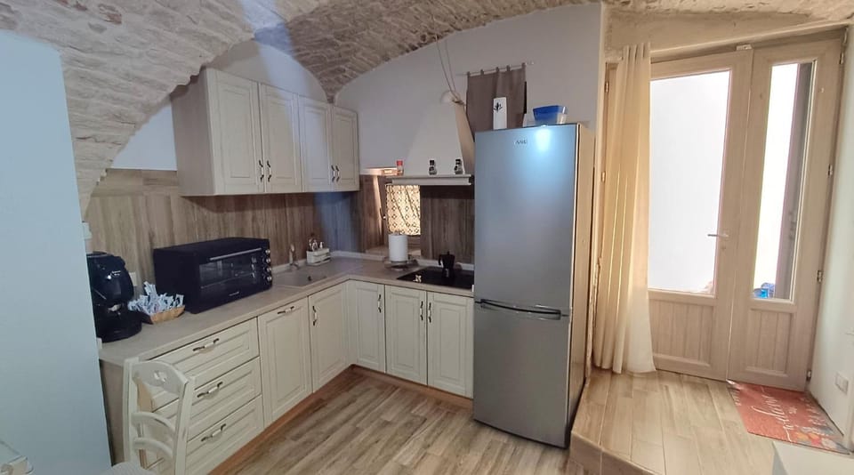 Coffee/tea facilities, Kitchen or kitchenette, dishwasher, minibar, oven, stove