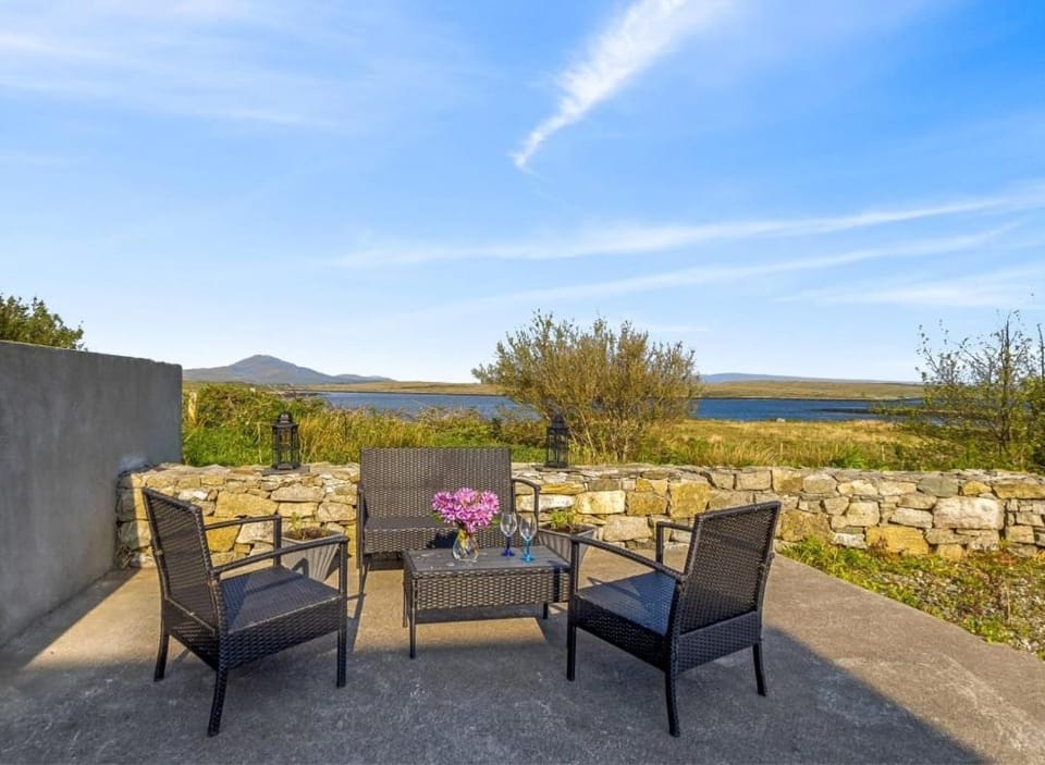 Patio, Natural landscape, View (from property/room), Balcony/Terrace, Seating area, Sea view
