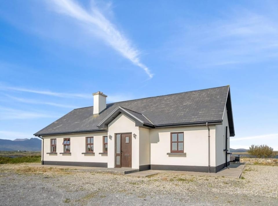Property building, Natural landscape, Mountain view