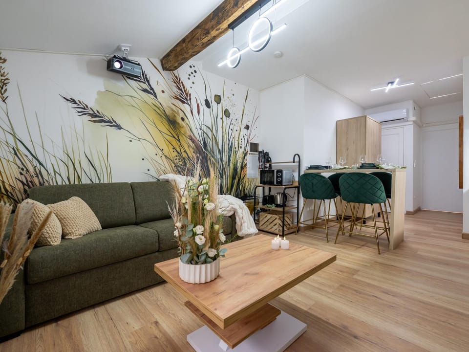 Kitchen or kitchenette, Living room, Seating area, Dining area