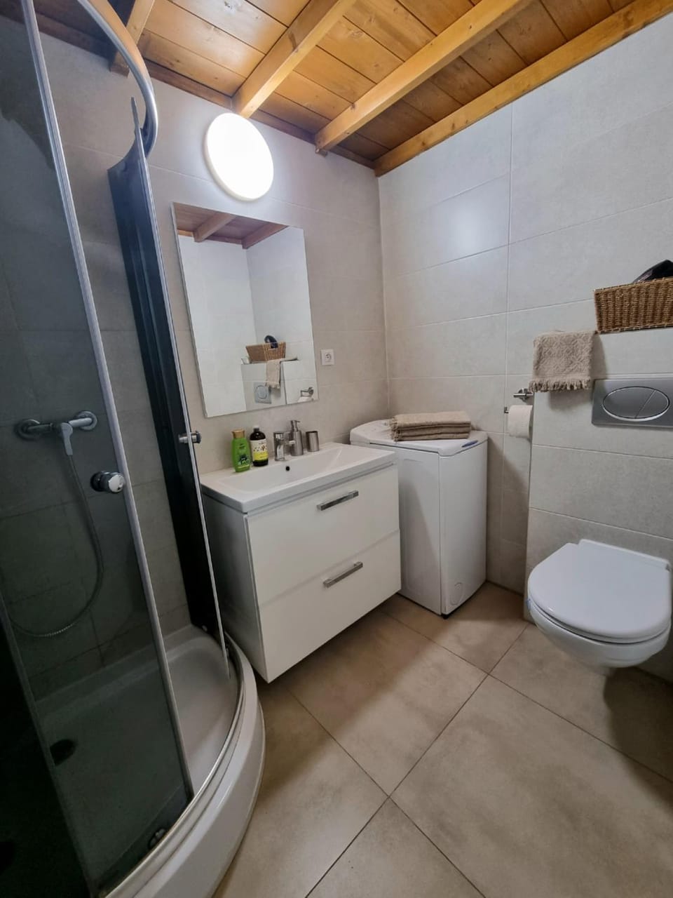 Shower, Toilet, Bathroom, towels