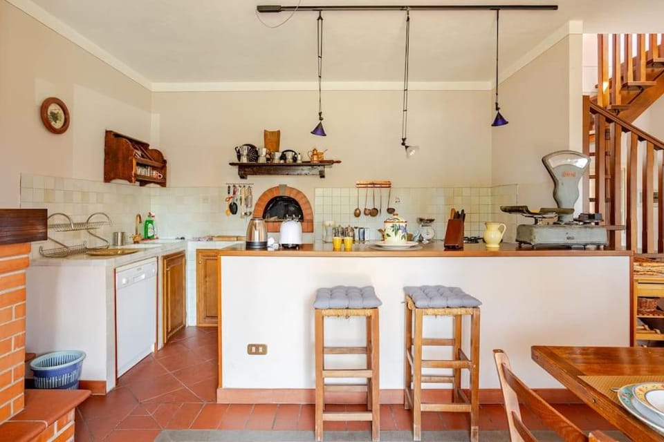Coffee/tea facilities, Kitchen or kitchenette, minibar, pet friendly, stove