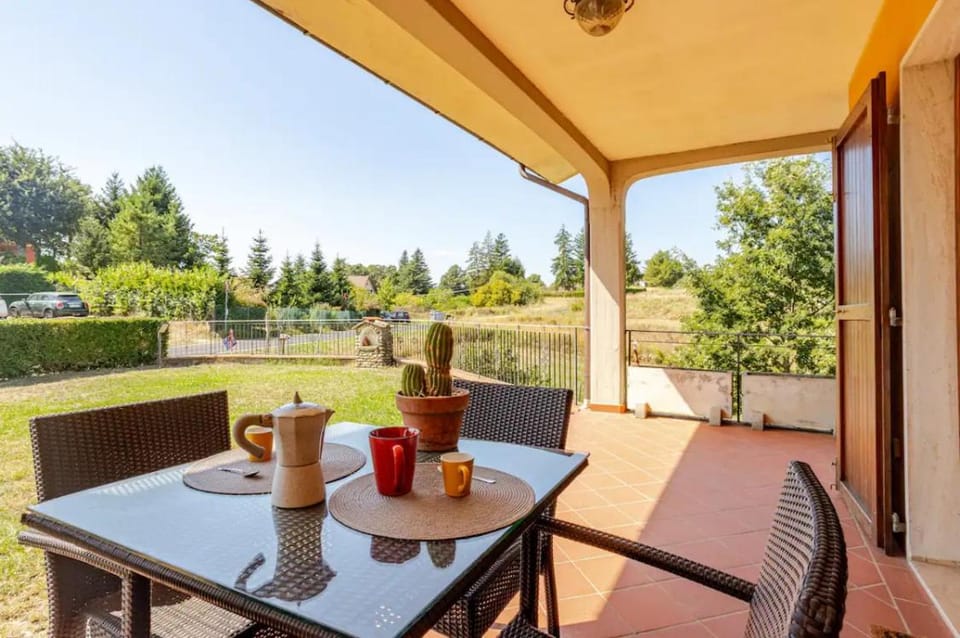 Property building, Patio, Day, Garden, Coffee/tea facilities, View (from property/room), Dining area, Garden view