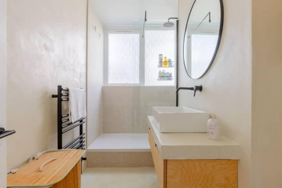 Unique 3BD Flat in Hoxton with Private Garden Apartment in London Borough of Islington