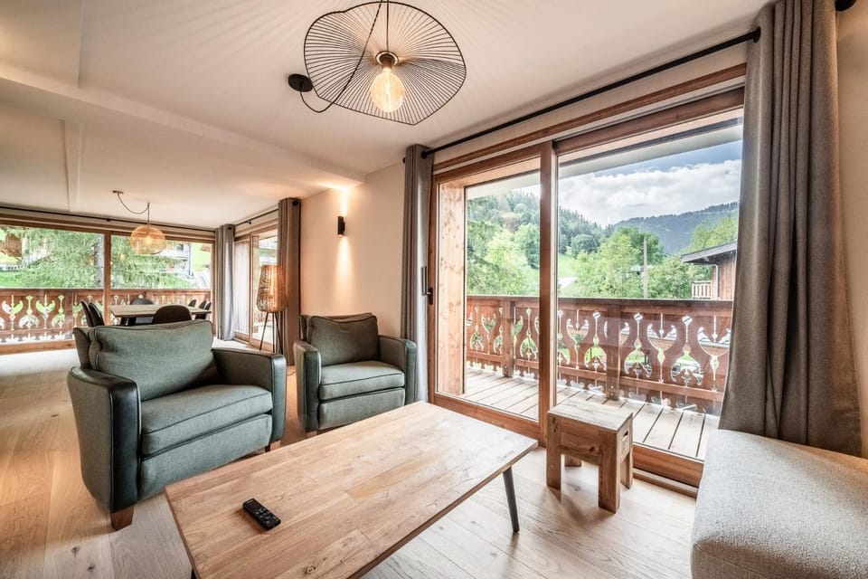 View (from property/room), Living room, Seating area, Mountain view