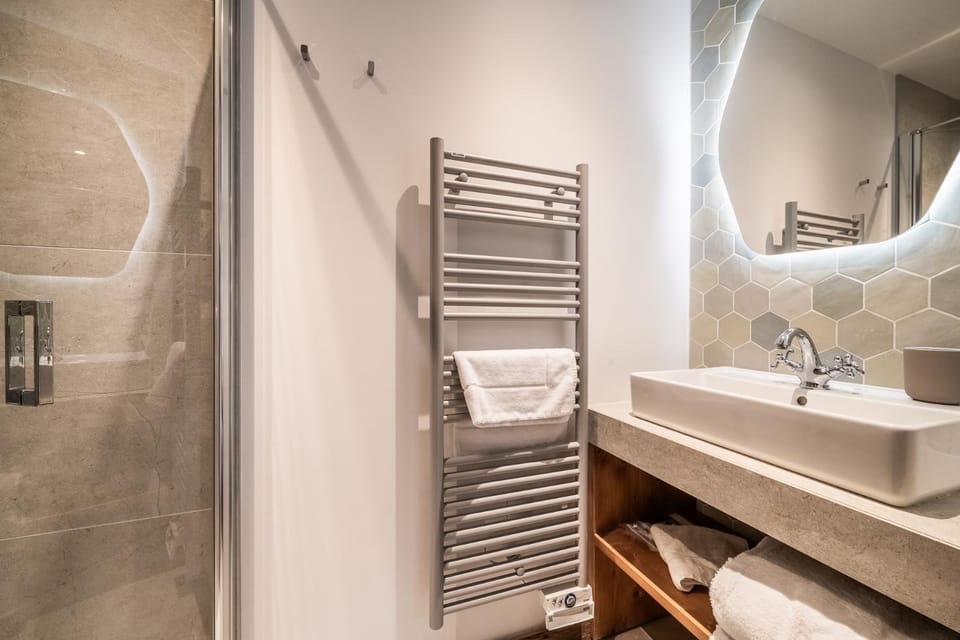 Shower, Bathroom, towels