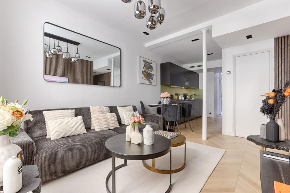 Stylish 2 Bedroom near Montmartre Sacré Cœur Apartment in Paris