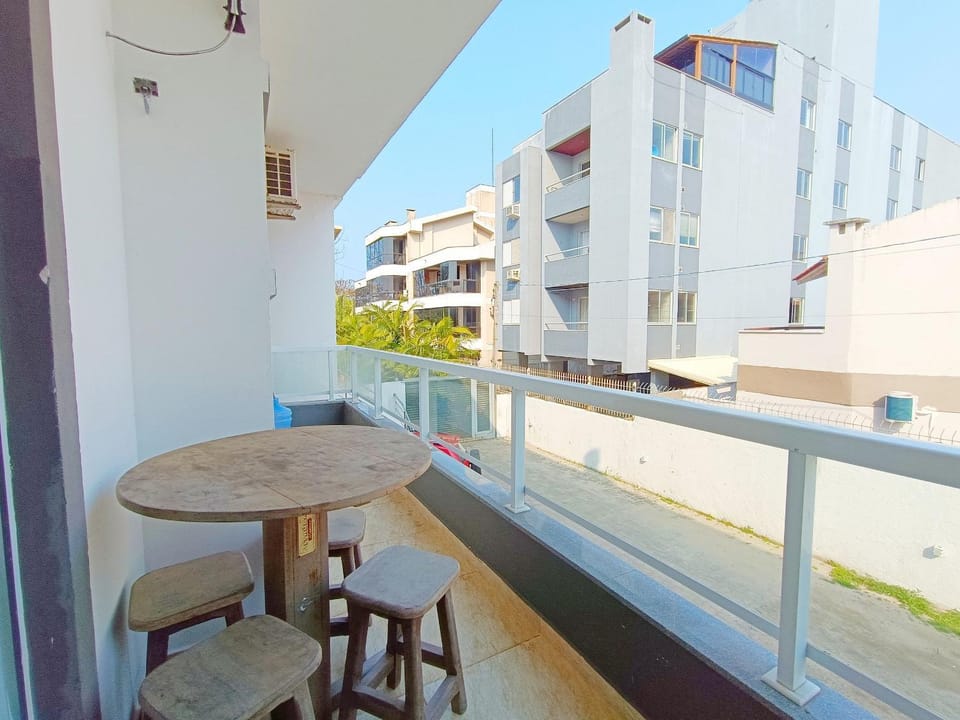 Balcony/Terrace, Street view