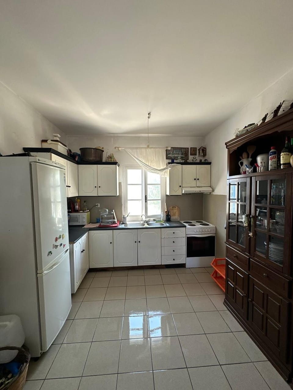 Kitchen or kitchenette, Living room