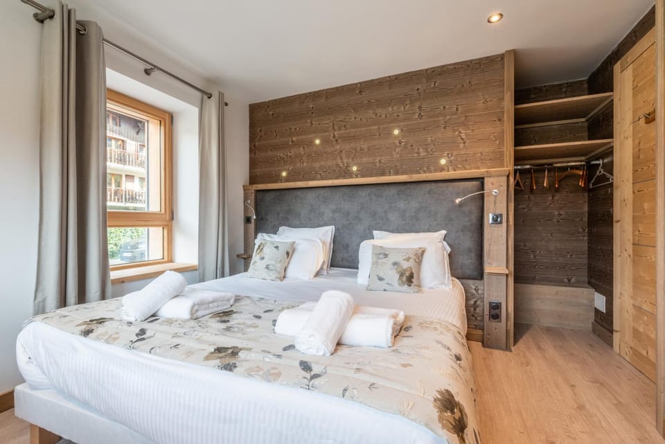 Bed, Photo of the whole room, Bedroom, towels, wardrobe
