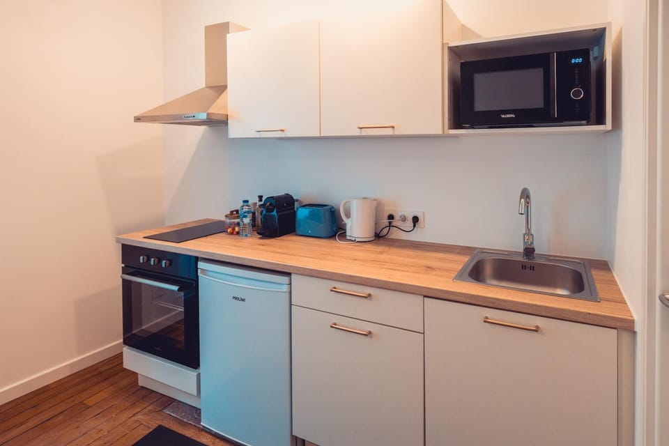 Coffee/tea facilities, Kitchen or kitchenette, oven, toaster