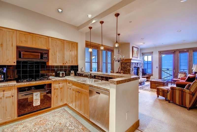 Villa Montane 111 by East West Hospitality Apartment in Beaver Creek