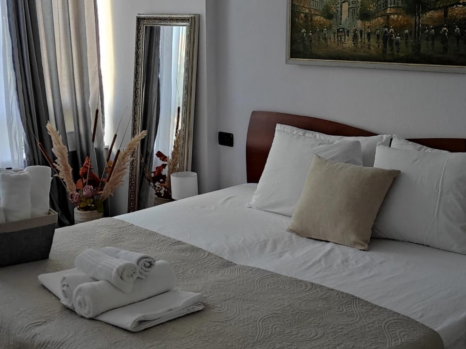 Tirana Center Rustic Retreat Apartment in Tirana