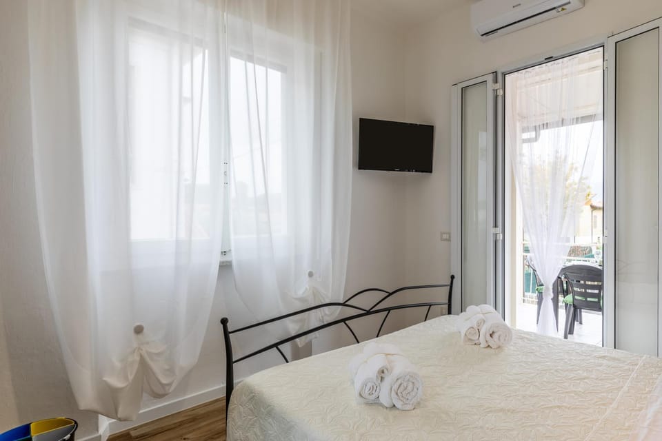 Living room, Bedroom