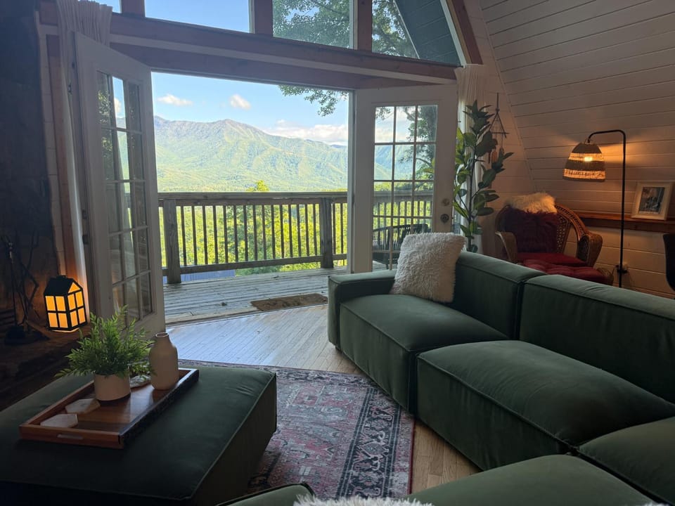 Natural landscape, View (from property/room), Balcony/Terrace, Living room, Mountain view