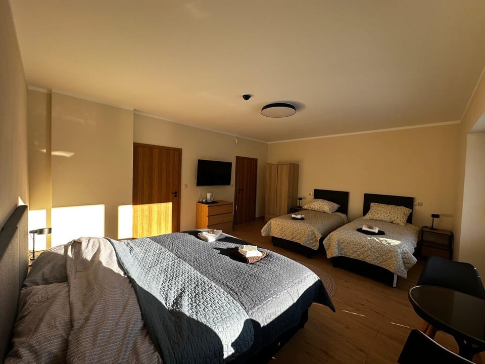 Bed, TV and multimedia, Photo of the whole room