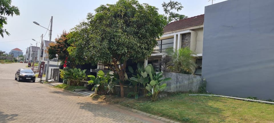 Neighbourhood, Natural landscape, Street view, Parking
