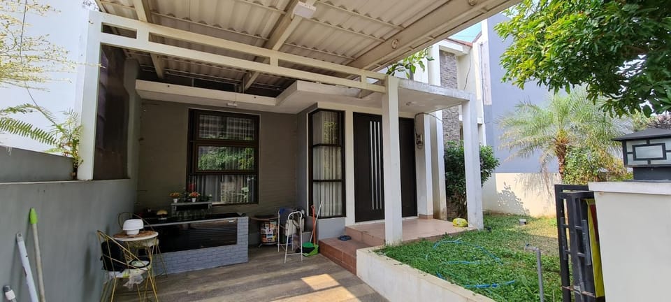 Property building, Garden, Balcony/Terrace