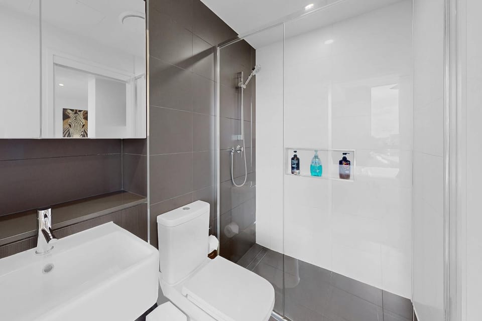 Shower, Property building, Bathroom