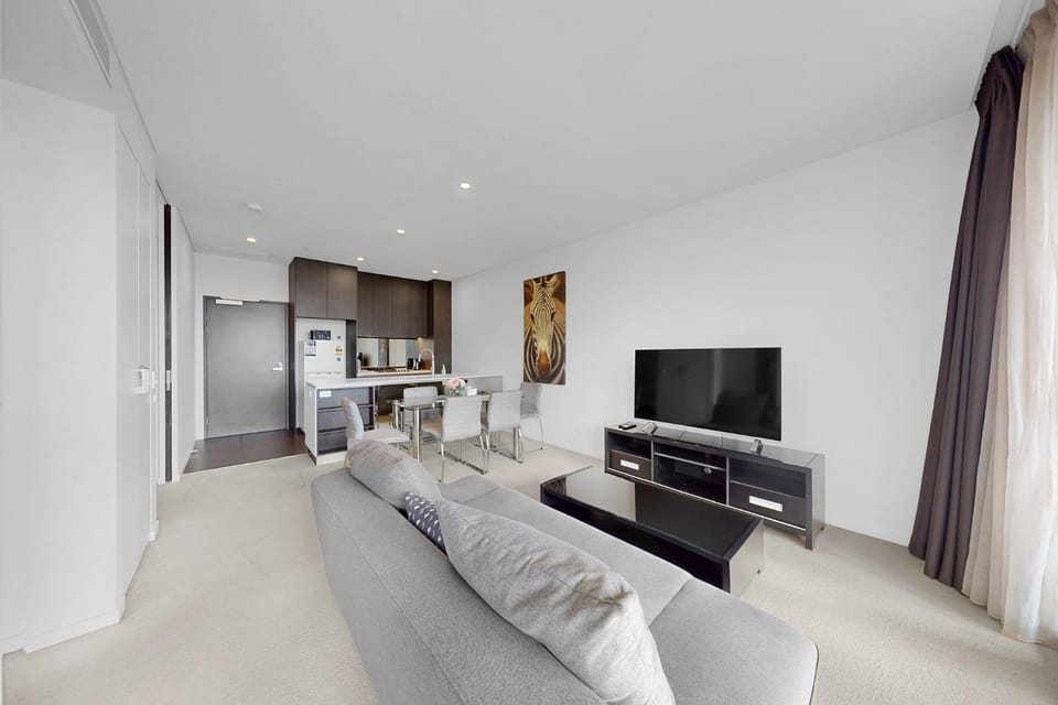 Property building, TV and multimedia, Living room, Photo of the whole room, internet, internet