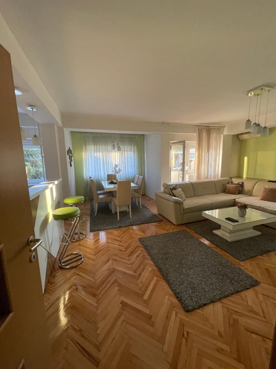 Living room, Photo of the whole room, Seating area, Dining area