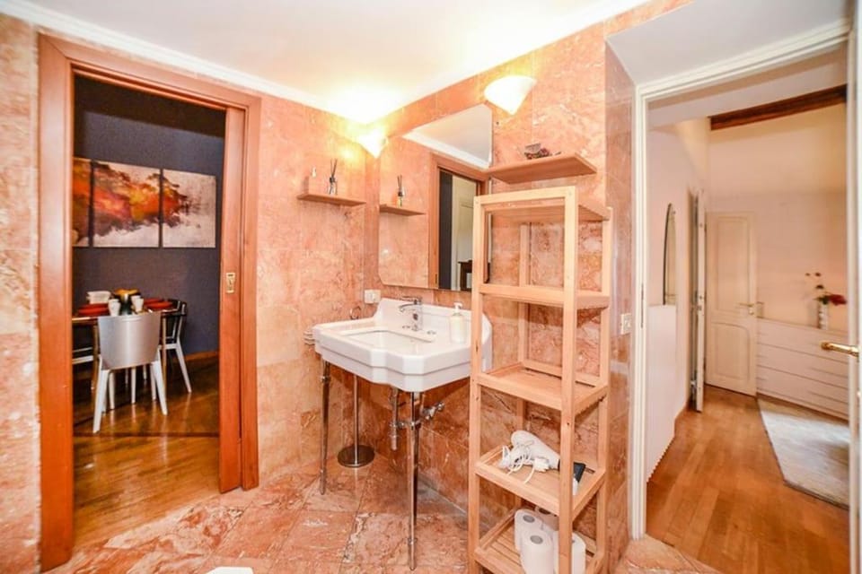 PANTHEON 2 - LARGE APARTMENT IN THE HEARTH OF ROME a Apartment in Rome