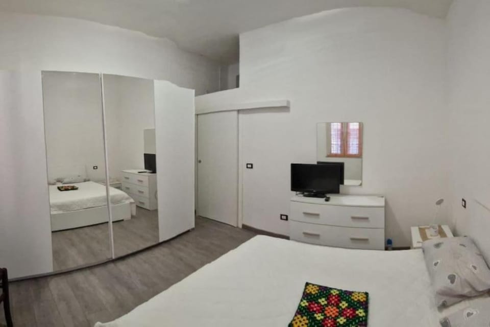 TV and multimedia, Photo of the whole room, towels, wardrobe