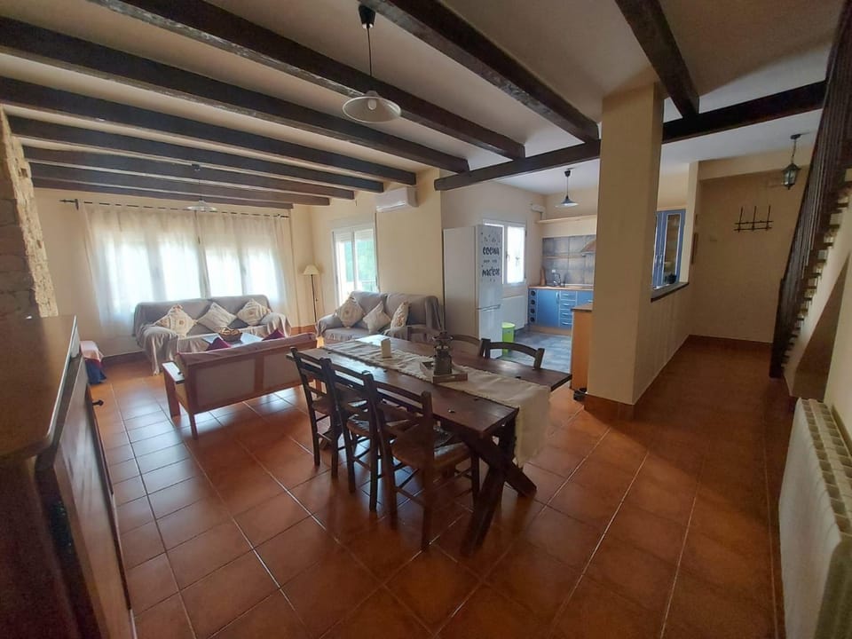 Kitchen or kitchenette, Seating area, Dining area
