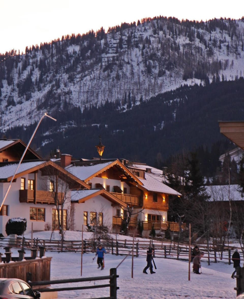 Facade/entrance, Skiing