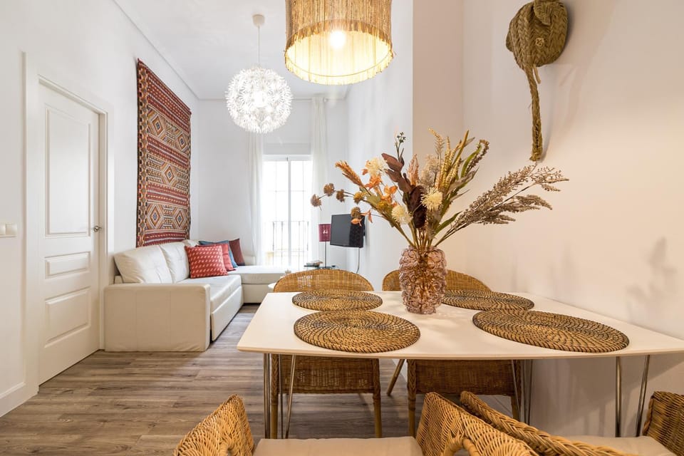 Living room, Seating area, Dining area